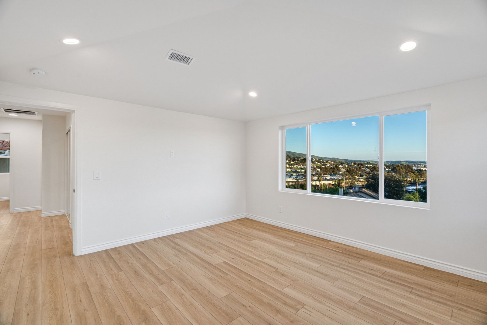 new-construction-primary-bedroom-view-laguna-beach