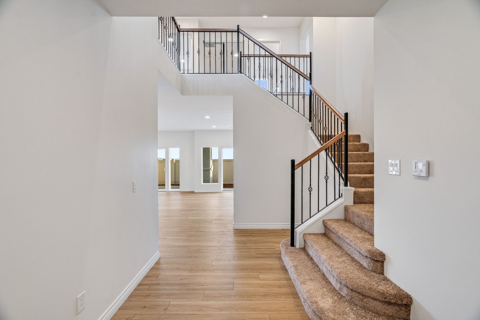 new-home-construction-irvine-staircase-open-floor-plan