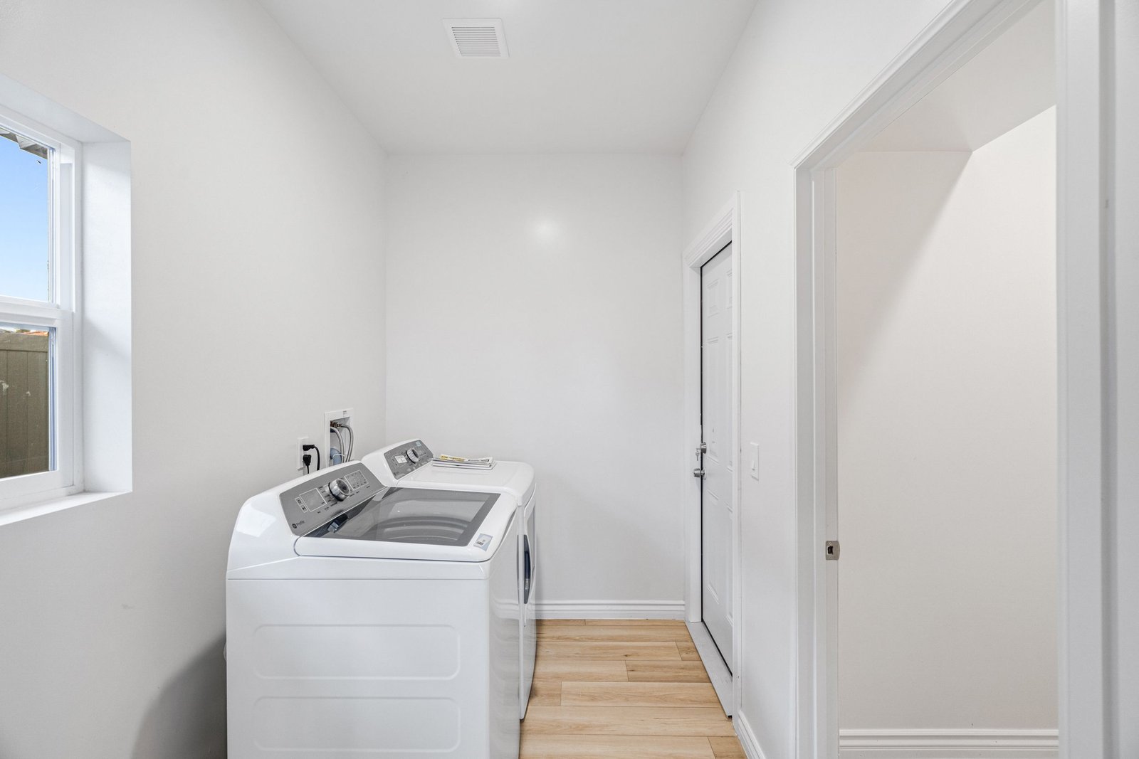 new-home-construction-laundry-room-design-orange-county